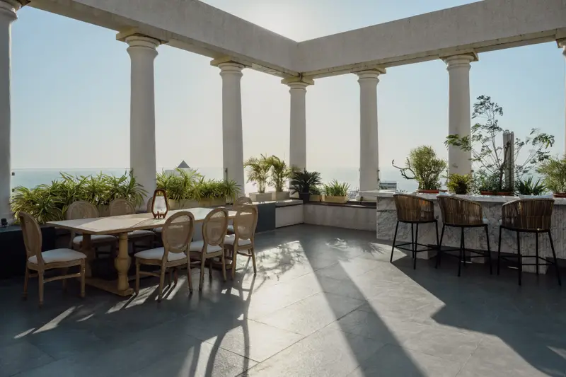 Apartment 2102 dining terrace